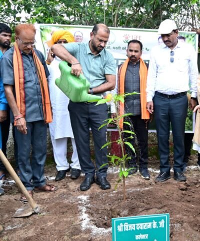 मुख्यमंत्री  विष्णुदेव साय के नेतृत्व में ‘‘एक पेड़ मां के नाम 3.0’’ अभियान को मिल रहा जन-जन का साथ