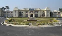खाद बीज की कमी के मामले मे विपक्षी सदस्य पहुंचे गर्भगृह, निलंबित