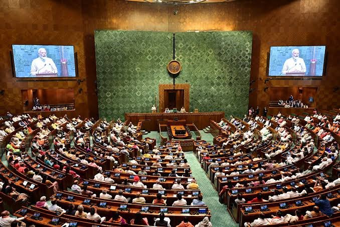 Parliament Session Live : आज लोकसभा में एंटी पेपर लीक बिल पर होगी चर्चा, सरकार और विपक्ष आमने-सामने