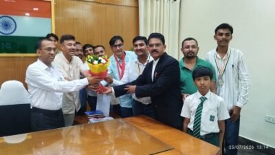 राज्य एवं राष्ट्रीय स्तर के शूटिंग खिलाड़ियों ने कलेक्टर अजीत वसंत से की सौजन्य भेंट राज्यस्तरीय प्रतियोगिता में 12 पदक जीतने पर कलेक्टर ने खिलाड़ियों को दी बधाई एवं शुभकामनाएं