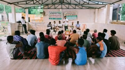समूह अग्रिम पंक्ति प्रदर्शन के तहत सीड-कम-फर्टी ड्रिल से अरहर की बोवाई आधुनिक कृषि तकनीक से दलहन उत्पादन बढ़ाने की पहल, लगभग 130 एकड़ में लगाए गए प्रदर्शन