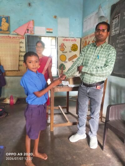 बच्चों के चेहरों पर मुस्कान, कर्मचारियों का जन्मदिन बना यादगार – “प्रोजेक्ट आओ बाँटें खुशियाँ” के तहत शासकीय कर्मचारी बच्चों संग साझा कर रहे हैं खुशियाँ