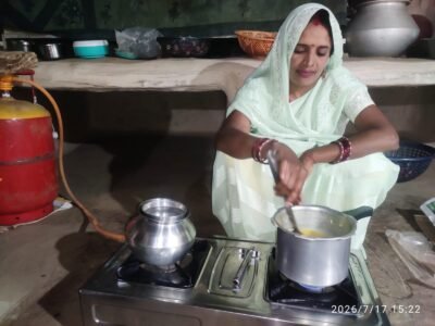 मुख्यमंत्री हेल्पलाइन 1076 की शिकायत का त्वरित निराकरण प्रधानमंत्री उज्ज्वला योजना के तहत हितग्राही को उपलब्ध कराया गया गैस कनेक्शन
