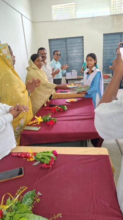 शासकीय हाई स्कूल डूमरडीह में शाला प्रवेशोत्सव एवं साइकिल वितरण कार्यक्रम आयोजित