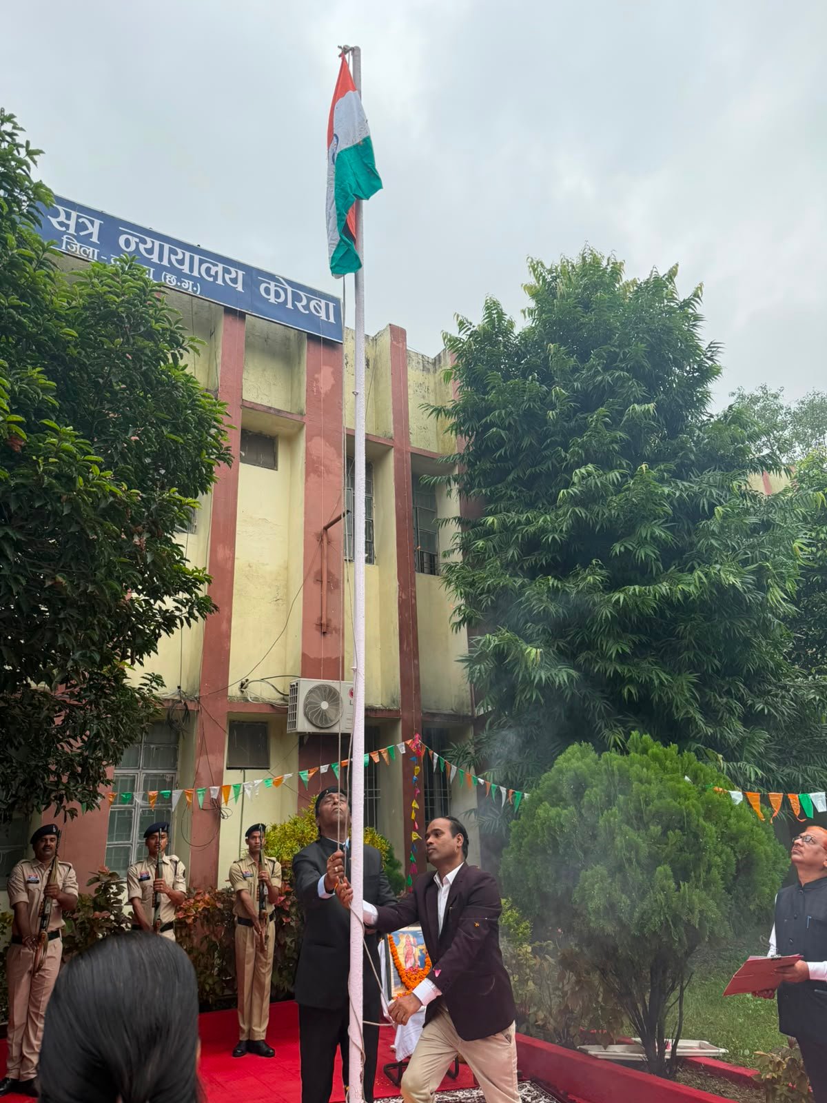 जिला न्यायालय कोरबा में स्वतंत्रता दिवस के अवसर पर किया गया ध्वजारोहण