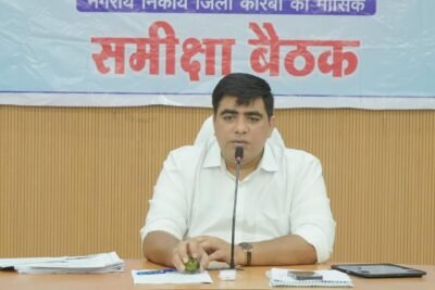 नगरीय निकायों की योजनाओं और निर्माण कार्यों की कलेक्टर ने की समीक्षा
