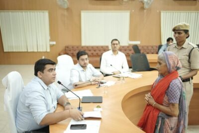कलेक्टर जनदर्शन में सुनी गई आमजनों की समस्याएं, 45 आवेदन प्राप्त प्रकरणों का नियमानुसार एवं निर्धारित समय-सीमा में निराकरण सुनिश्चित करने के निर्देश