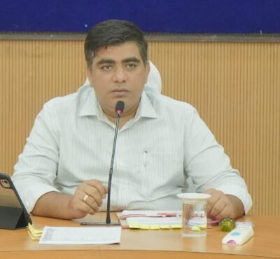कोई भी पात्र विद्यार्थी छात्रवृत्ति से वंचित न होंः कलेक्टर