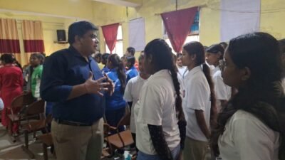 मेहनत ही सफलता की कुंजी, पढ़ाई के साथ खेलों में भी बढ़-चढ़कर लें हिस्साः कलेक्टर कुणाल दुदावत