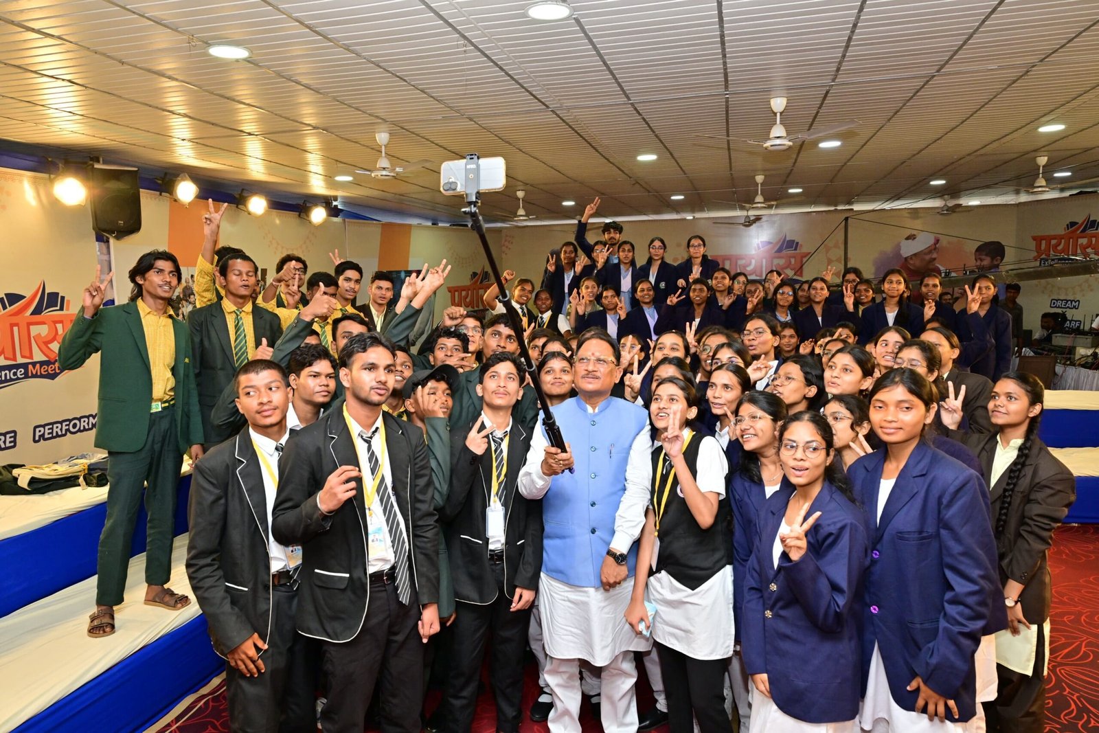 शिक्षा से विकसित छत्तीसगढ़ तक: मुख्यमंत्री  साय ने नीट क्वालीफाई विद्यार्थियों के साथ साझा किया भविष्य का रोडमैप