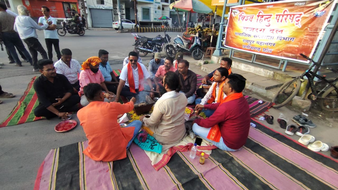 विश्व हिंदू परिषद ने किया सदबुद्धि हवन, पप्पू यादव पर भड़के महंत वेदप्रकाश कहा रावण जैसे नास होगा