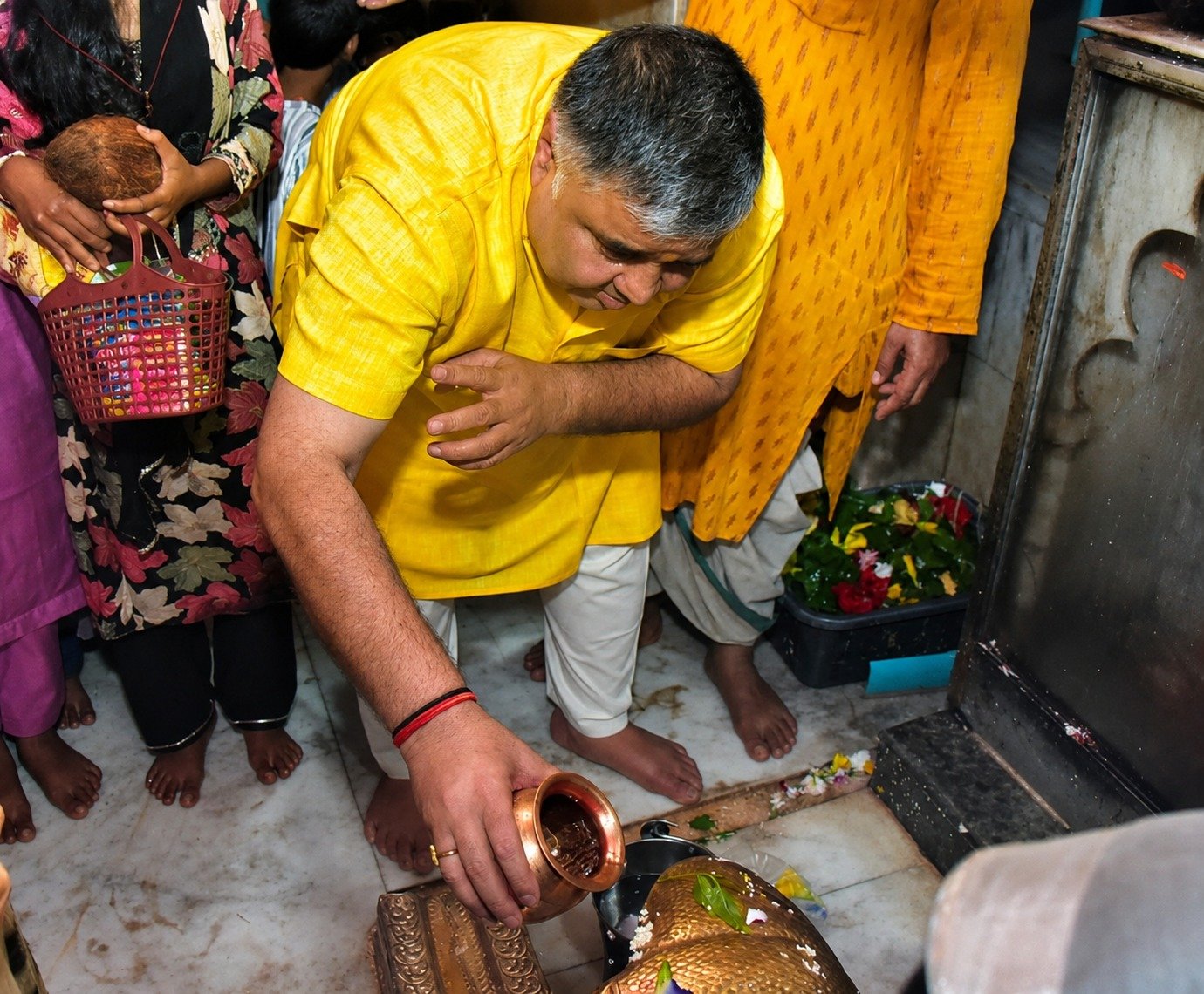 श्रावण के प्रथम सोमवार पर कैबिनेट मंत्री राजेश अग्रवाल ने लखनपुर शिव मंदिर में विधि-विधान से किया जलाभिषेक, प्रदेशवासियों के सुख, शांति, समृद्धि और खुशहाली की कामना