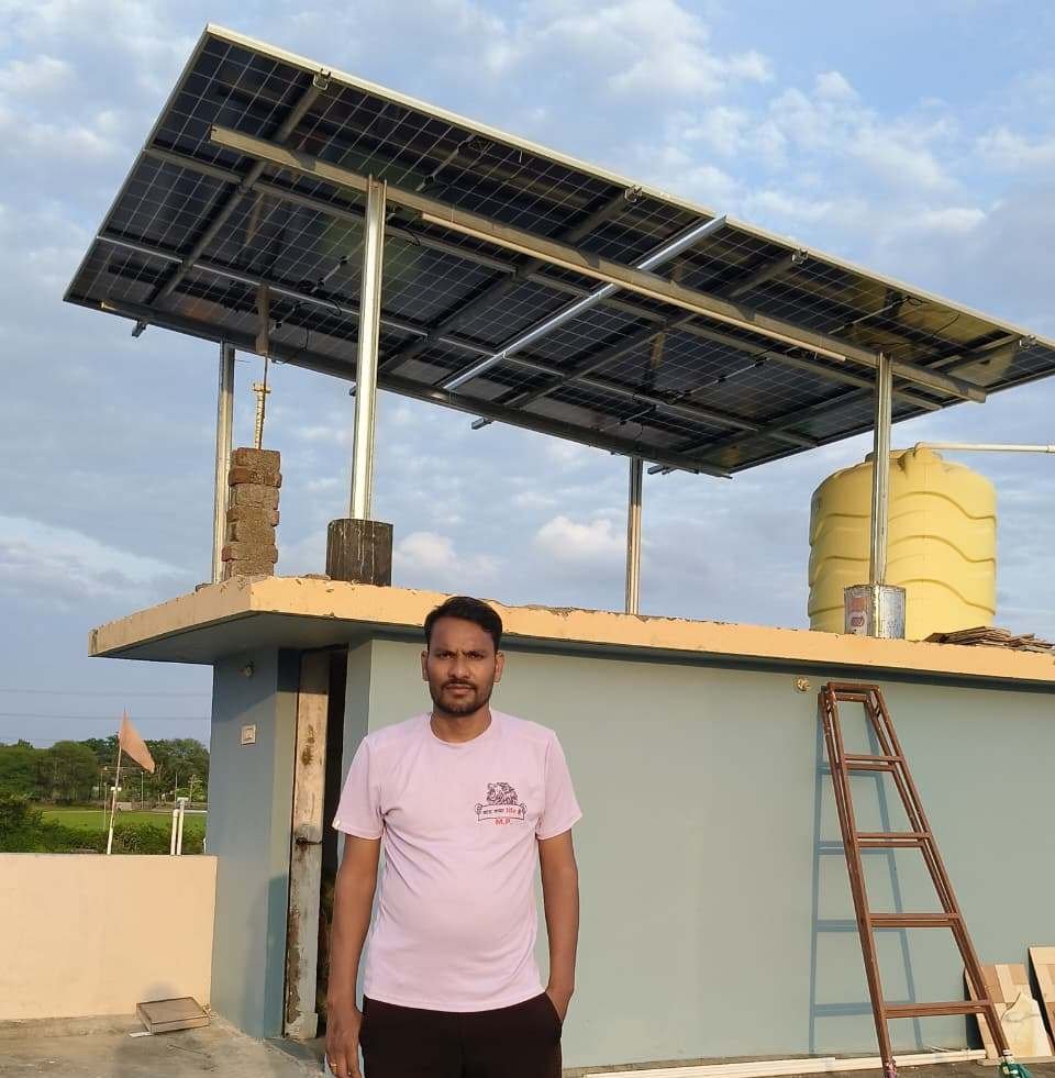 प्रधानमंत्री सूर्य घर मुफ्त बिजली योजना से मोहन साहू बने स्वच्छ ऊर्जा अभियान के सहभागी