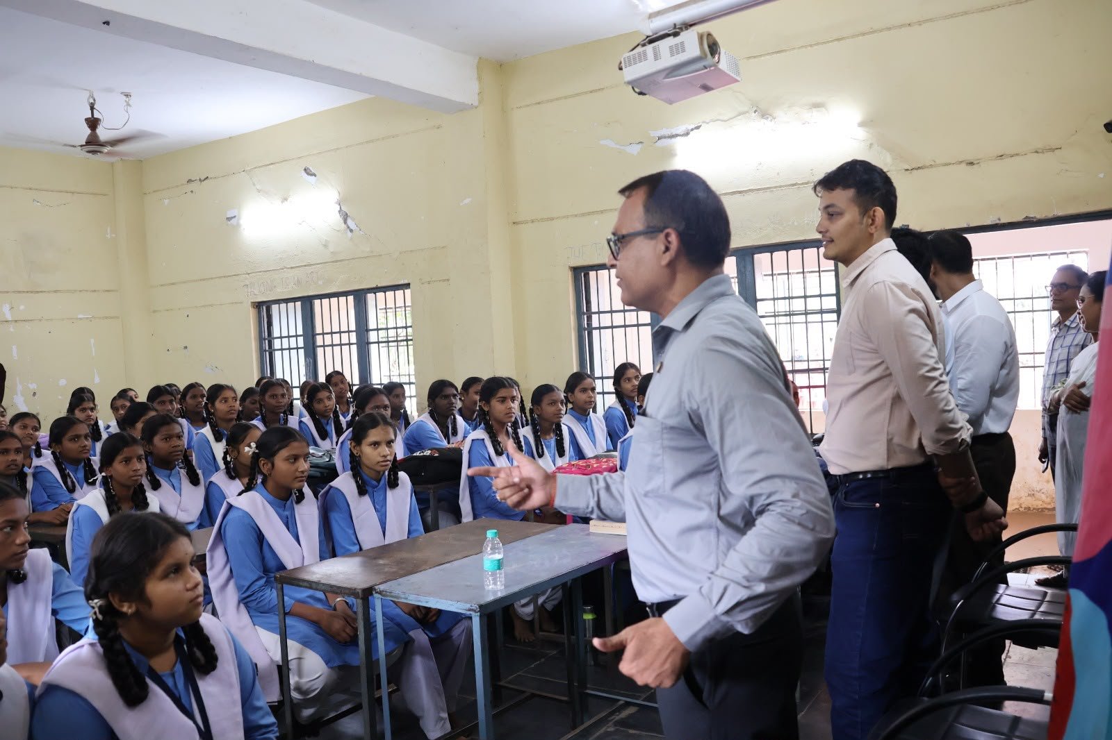 देमार स्कूल में स्वास्थ्य शिविर के साथ विद्यार्थियों को मिला करियर मार्गदर्शन
