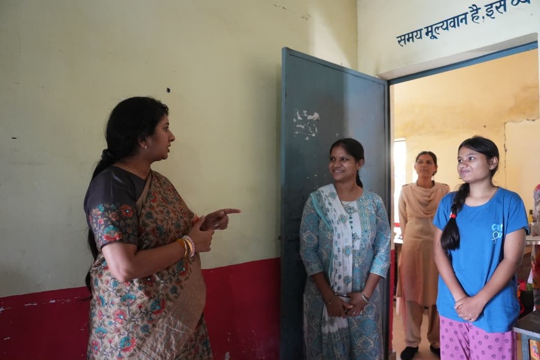 बालिकाओं की सेहत से खिलवाड़ नहीं आयोग का सख्त संदेश सुधरी बाल संप्रेक्षण गृह की तस्वीर, बच्चों से डॉ. शर्मा का संवेदनशील संवाद