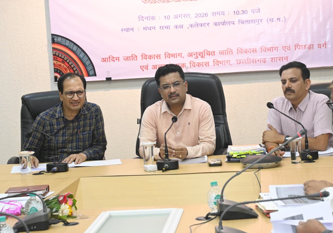 प्रमुख सचिव सोनमणि बोरा ने ली विभागीय योजनाओं की समीक्षा बैठक