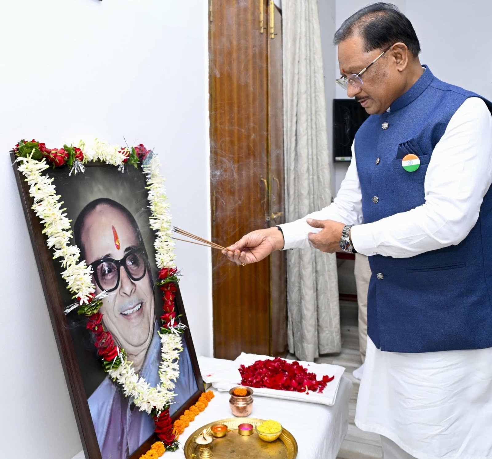 मुख्यमंत्री  विष्णु देव साय ने स्वर्गीय  कुशाभाऊ ठाकरे की जयंती पर उन्हें किया नमन