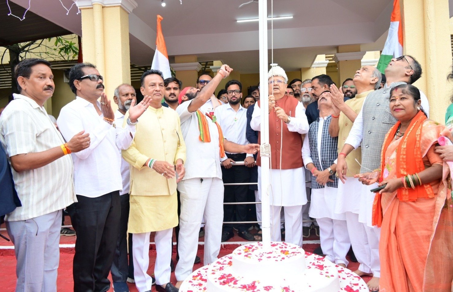 विधानसभा अध्यक्ष ने स्पीकर हाऊस में किया ध्वजारोहण