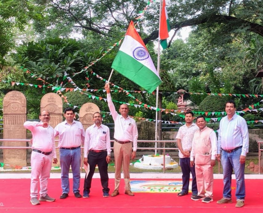 स्वतंत्रता दिवस पर संस्कृति एवं पुरातत्व संचालनालय में ध्वजारोहण