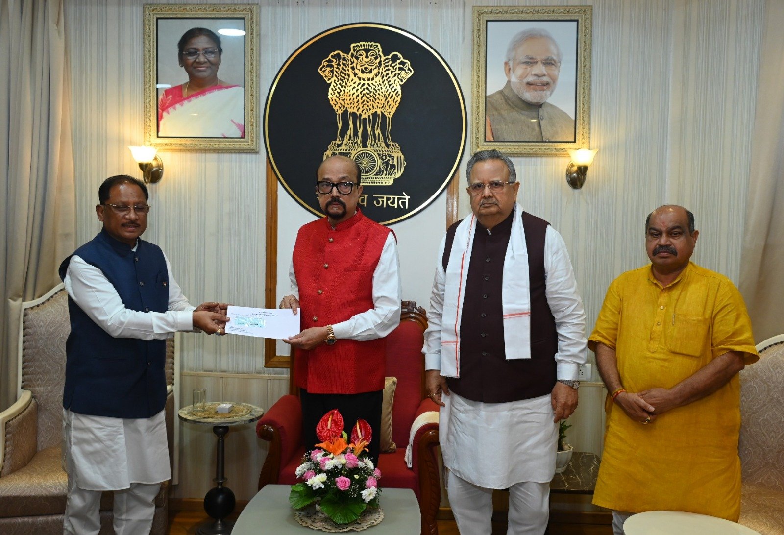 मुख्यमंत्री विष्णु देव साय ने राज्यपाल रमेन डेका से की सौजन्य भेंट