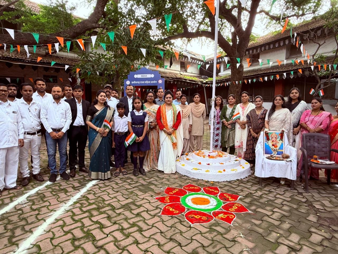 स्वतंत्रता दिवस पर महिला आयोग अध्यक्ष डॉ. ममता साहू ने किया ध्वजारोहण, विद्यार्थियों को किया प्रेरित