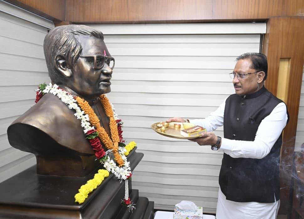 अटल जी के संकल्प और दूरदर्शी नेतृत्व ने छत्तीसगढ़ को दी नई पहचान, सुशासन और अंत्योदय की राह पर आगे बढ़ रहा प्रदेश : मुख्यमंत्री साय