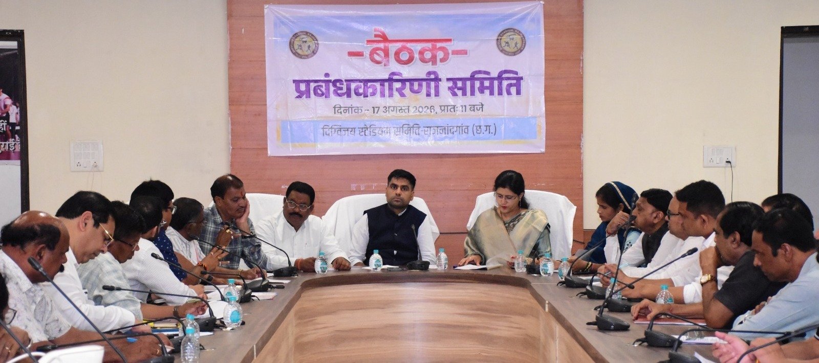 दिग्विजय स्टेडियम को सर्वसुविधायुक्त खेल परिसर के रूप में विकसित करने की जरूरत – कलेक्टर