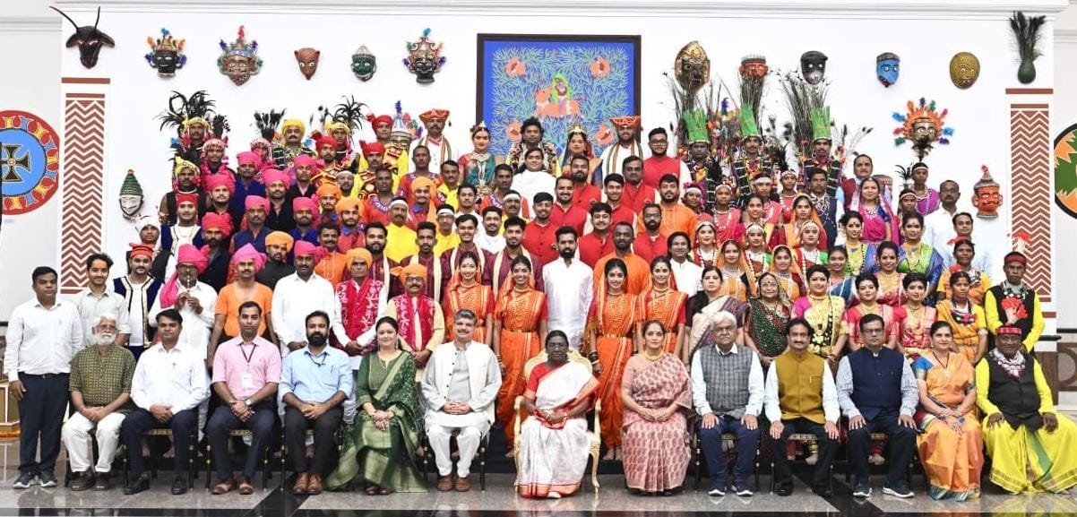 राष्ट्रपति भवन में गूंजी धमतरी के मांदर की थाप