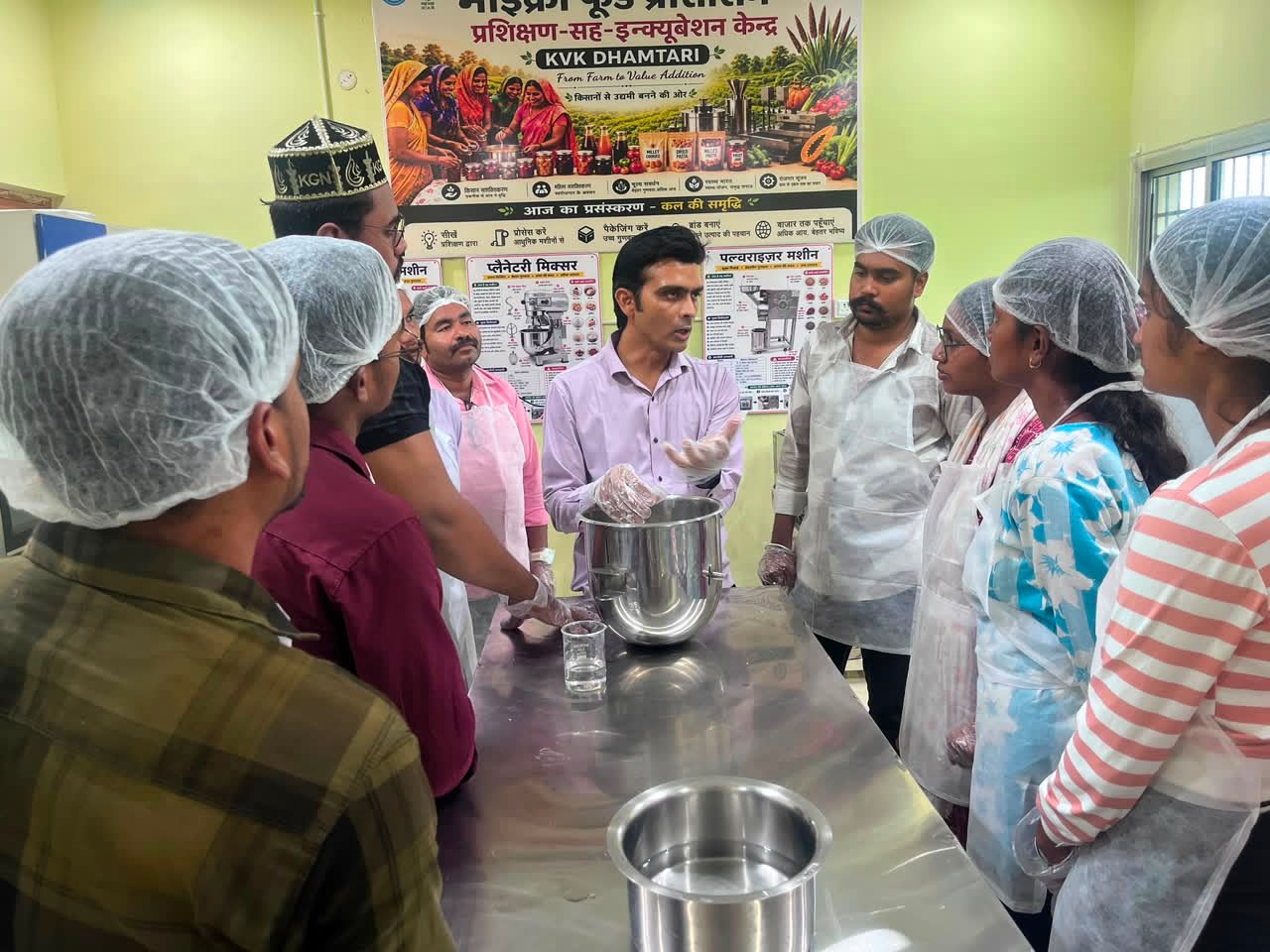 खाद्य प्रसंस्करण से स्वरोजगार की ओर बढ़ते कदम: केवीके धमतरी में तीन दिवसीय प्रशिक्षण का शुभारंभ