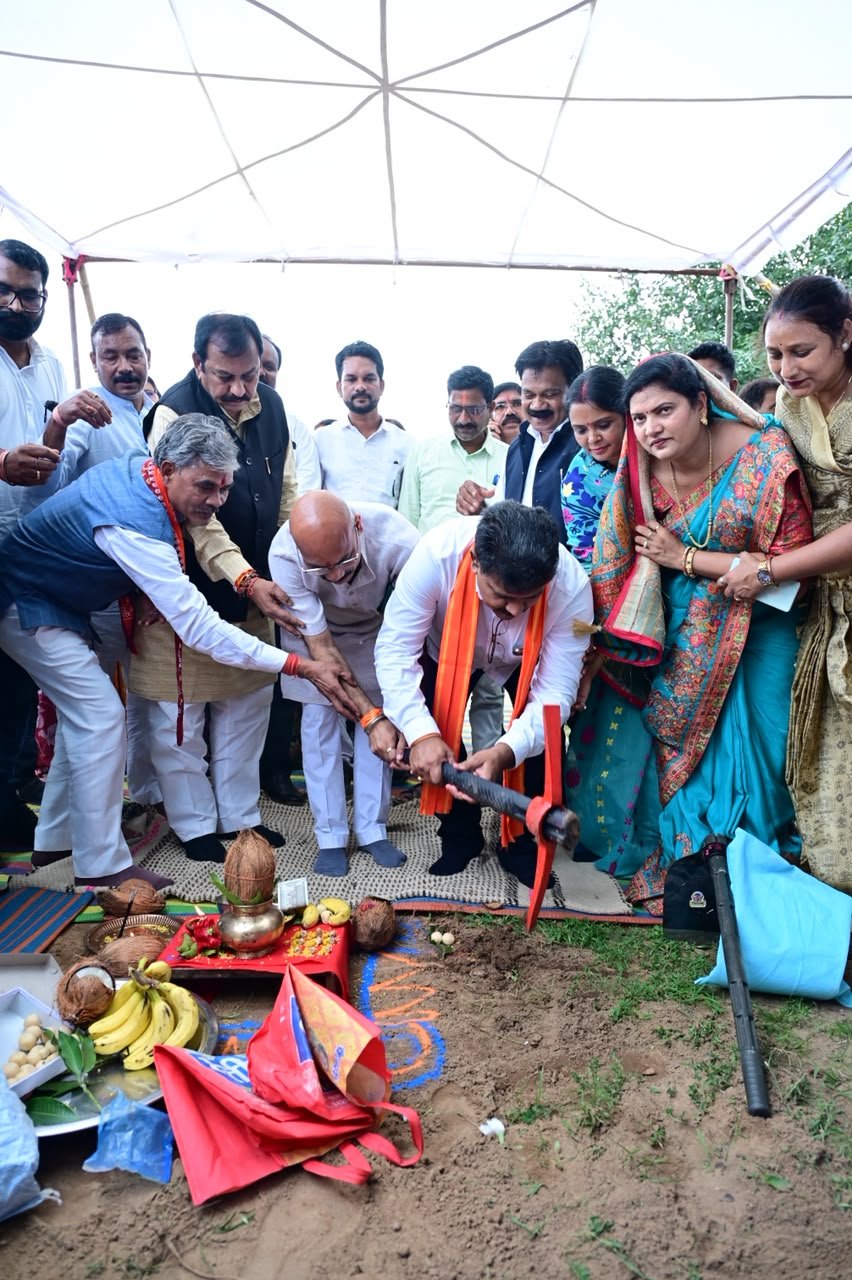उपमुख्यमंत्री विजय शर्मा ने किया शौर्य वाटिका का भूमिपूजन, लगभग 79 लाख रुपए के विकास कार्यों का किया लोकार्पण