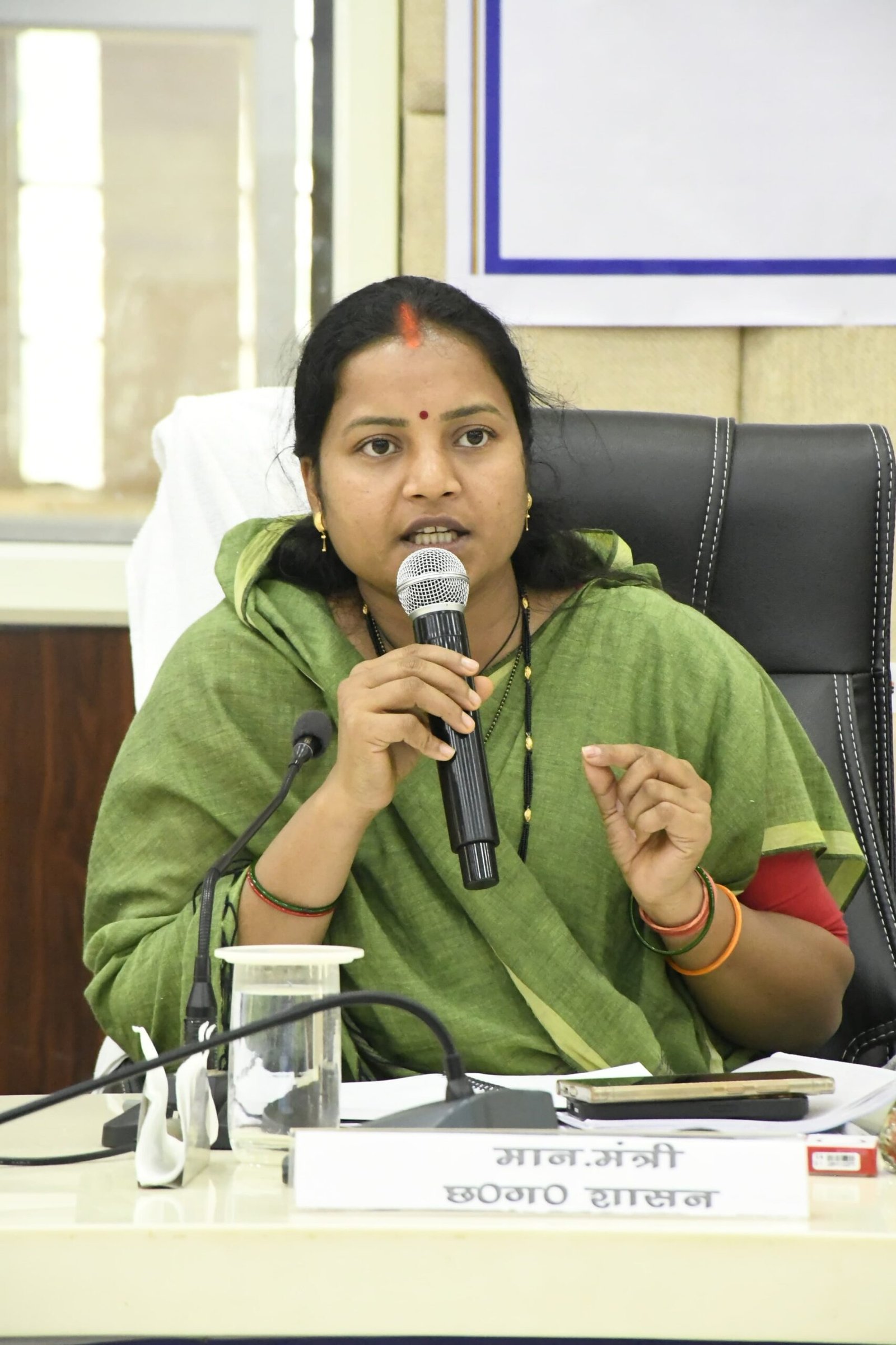 मंत्री लक्ष्मी राजवाड़े ने प्रभार जिला बलरामपुर की ली समीक्षा बैठक, योजनाओं का लाभ अंतिम व्यक्ति तक पहुंचाने दिए निर्देश
