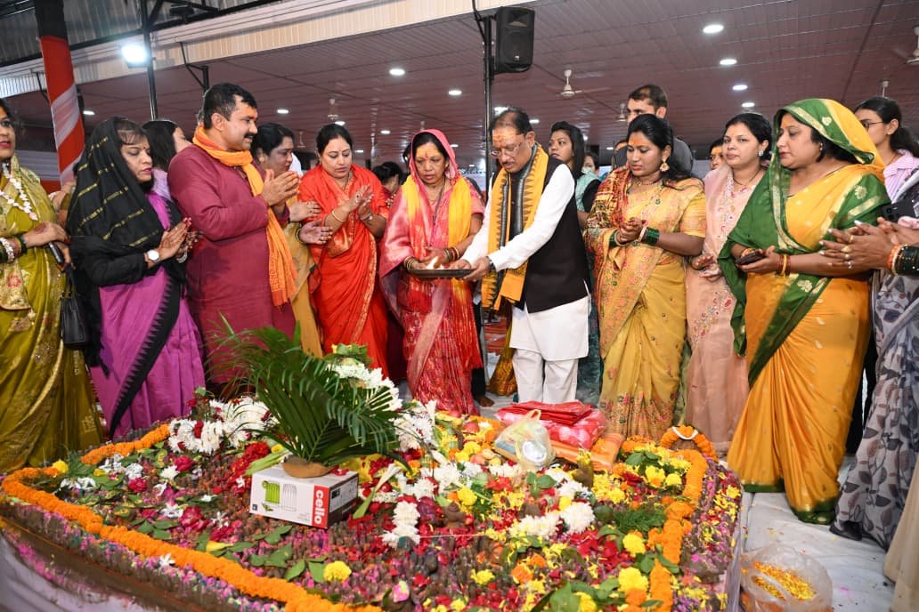मुख्यमंत्री विष्णुदेव साय ने पवित्र श्रावण मास में अपने निवास में किया रुद्राभिषेक