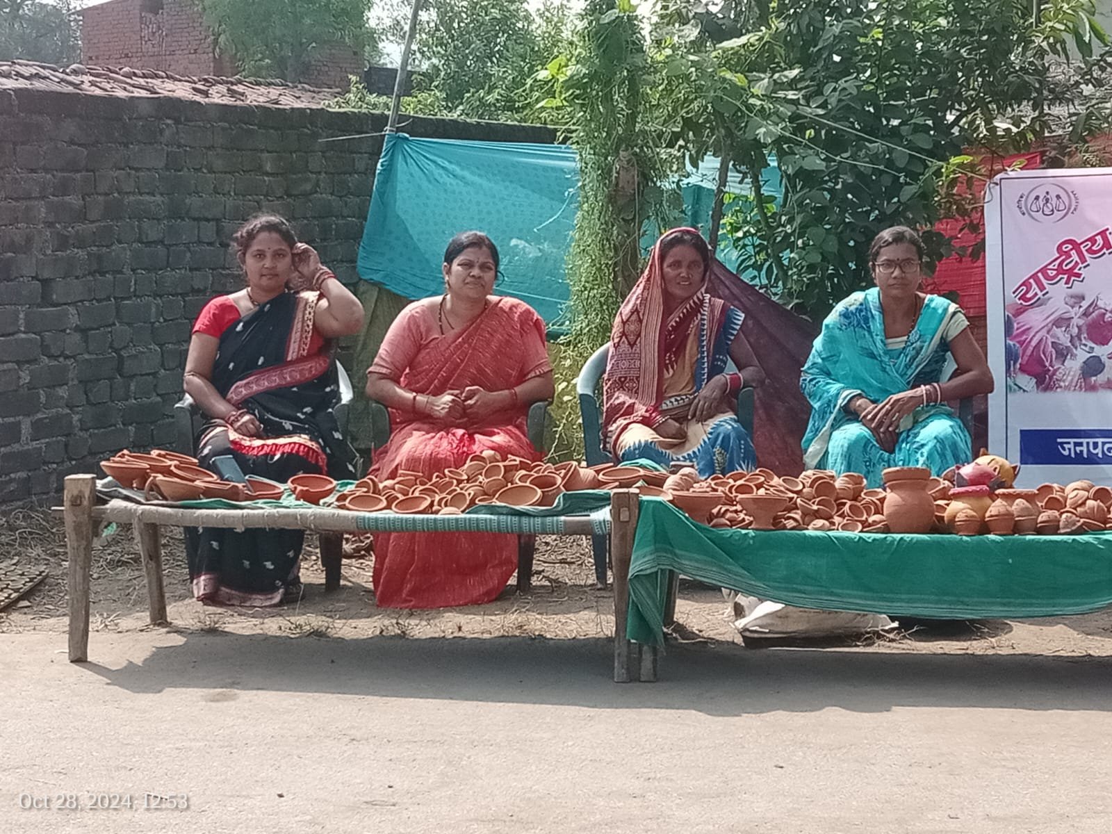 मिट्टी से गढ़ी आत्मनिर्भरता की कहानी, गृहणी से लखपति दीदी बनने तक सावित्री का सफर