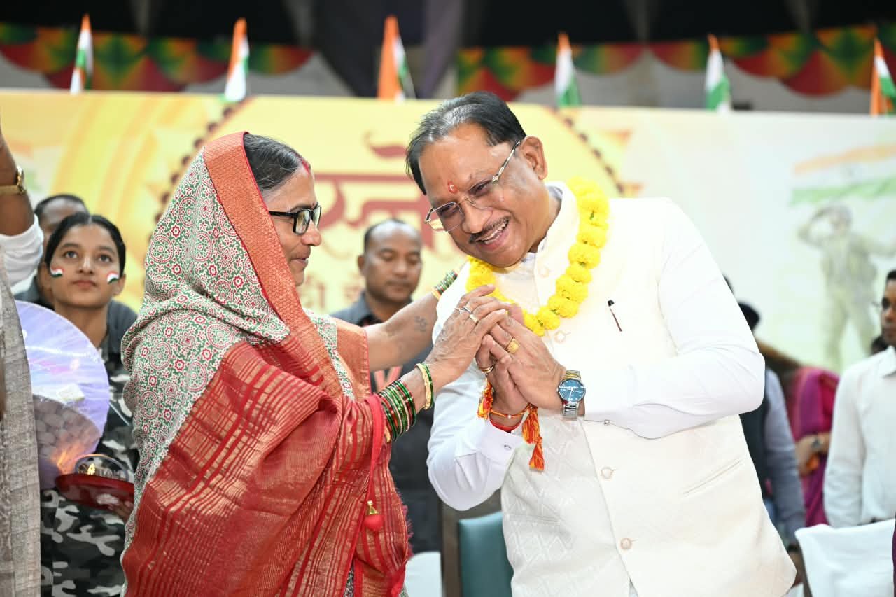 महतारी के आशीष से, राखी के विश्वास से मुख्यमंत्री विष्णु देव साय के नेतृत्व में महिलाओं के सम्मान, स्वावलंबन और आर्थिक सशक्तिकरण की दिशा में निरंतर पहल