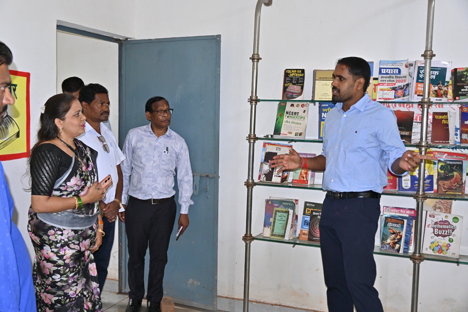 कुकरेल की लाइब्रेरी को सुविधायुक्त बनाने और जर्जर स्कूल भवन के लिए अतिरिक्त कक्षों का प्रस्ताव तैयार करने के निर्देश