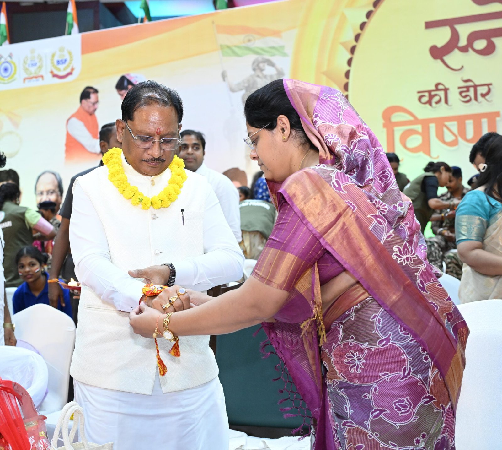 मेरी सगी बहन नहीं… आज माधुरी जी ने वह कमी पूरी कर दी” : राखी बंधवाकर भावुक हुए मुख्यमंत्री विष्णुदेव साय