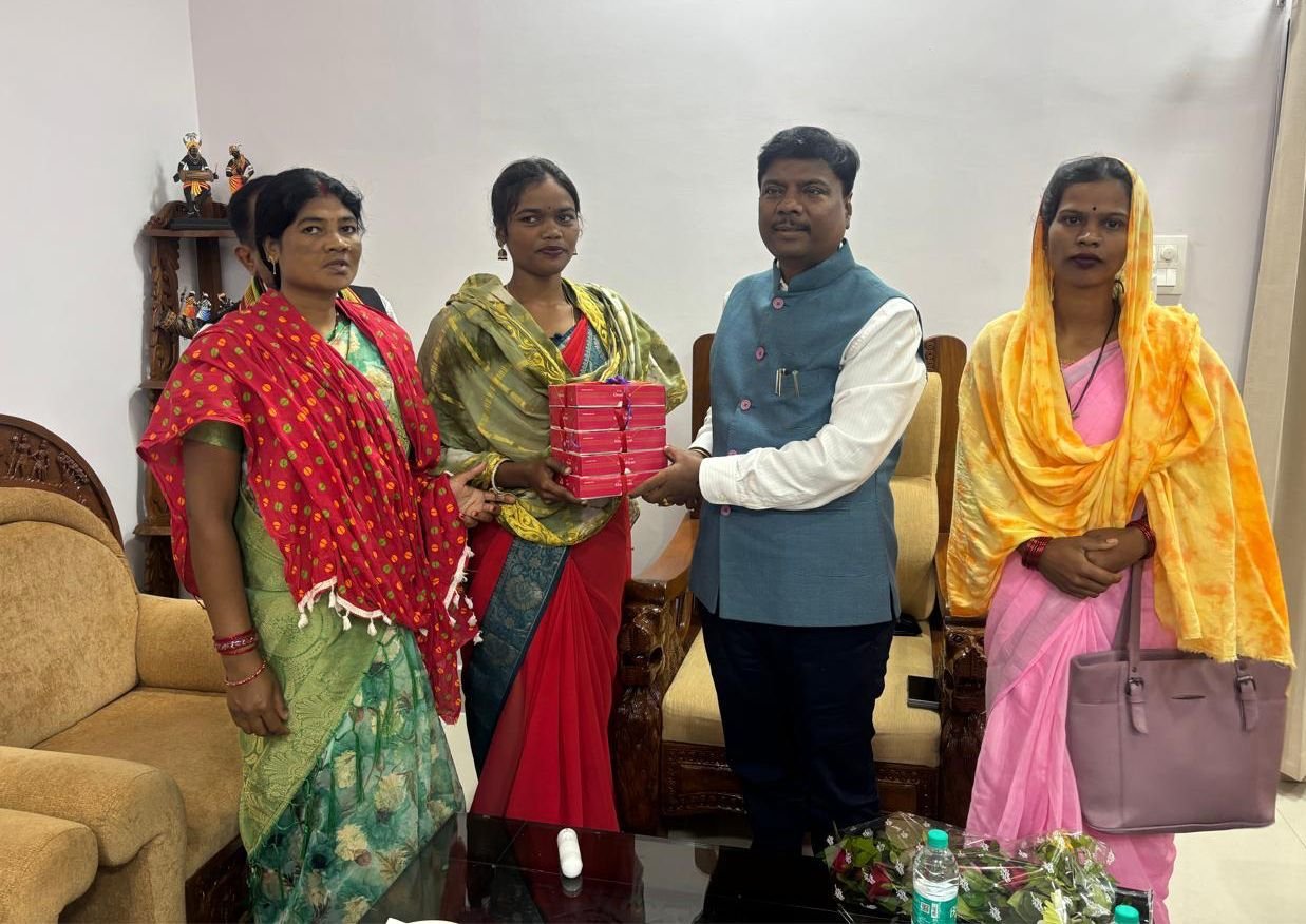 उद्यमिता की नई मिसाल, बस्तर की महिलाओं ने तैयार की बिना शक्कर वाली ऑर्गेनिक काजू-कतली