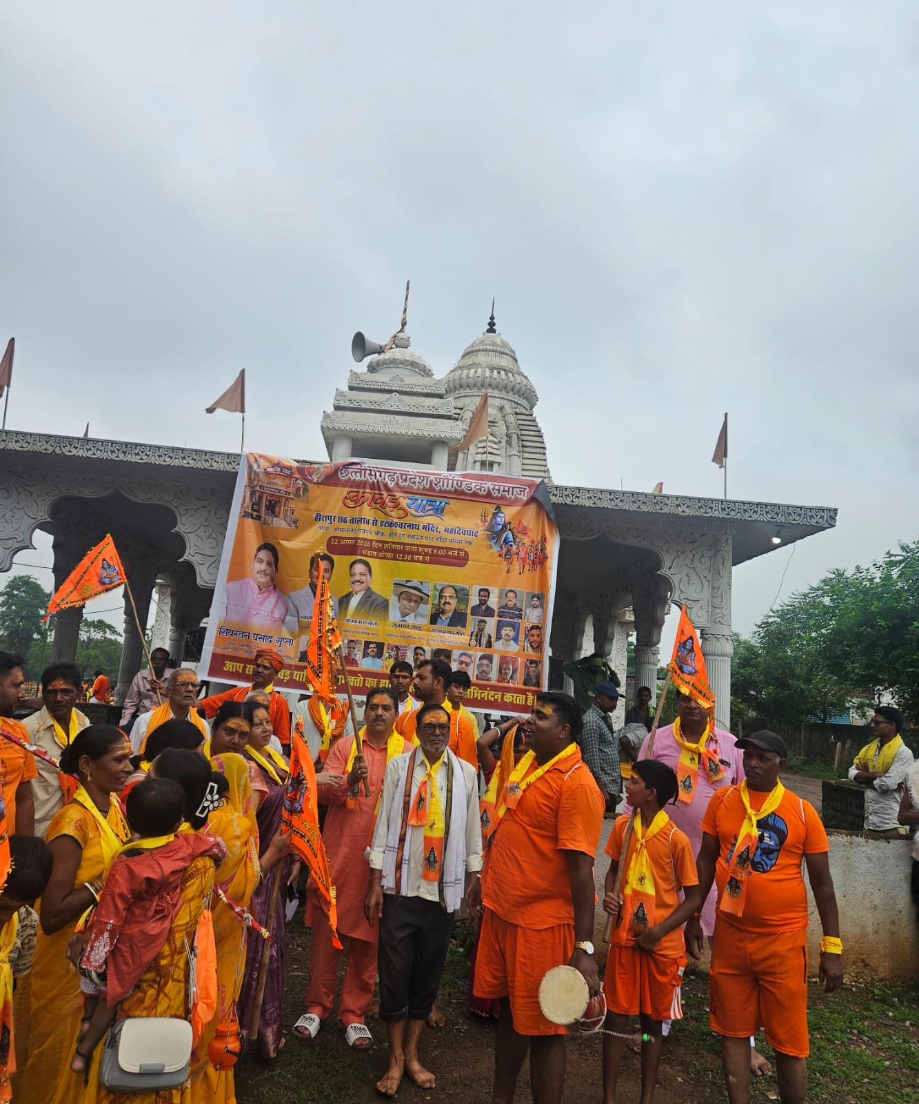 छत्तीसगढ़ प्रदेश शौण्डिक समाज के द्वारा हीरापुर स्थित छठघाट महादेव मंदिर से महादेवघाट प्राचीन हटकेश्वरनाथ मंदिर तक भव्य कांवड़ यात्रा निकालकर जलाभिषेक किया गया-