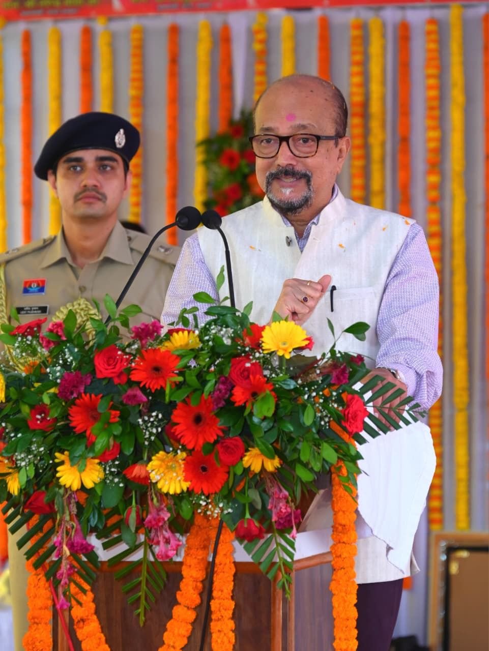 लक्ष्य हासिल करने के लिए जुनून जगाएं और मेहनत करें: राज्यपाल रमेन डेका
