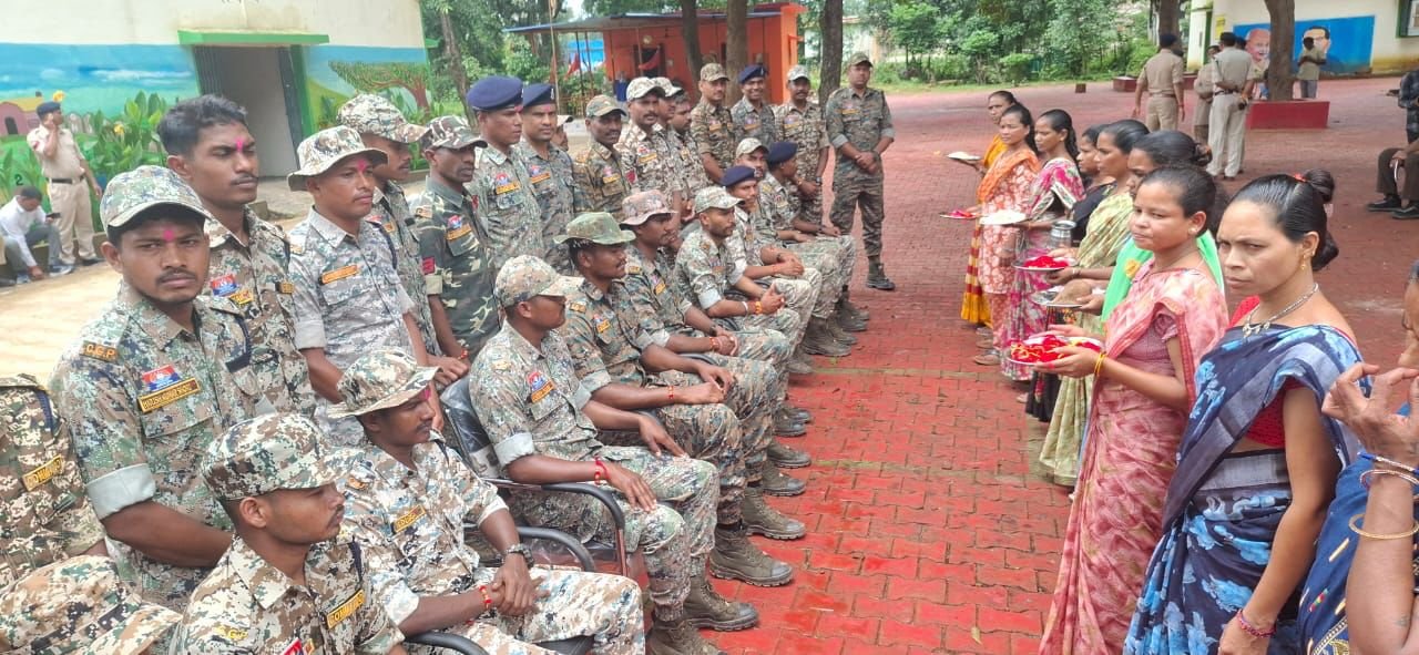 जहां कभी बंदूक थी, वहां बंधा रिश्तों का धागा…बस्तर में राखी ने बदली ‘दुश्मनी’ की परिभाषा