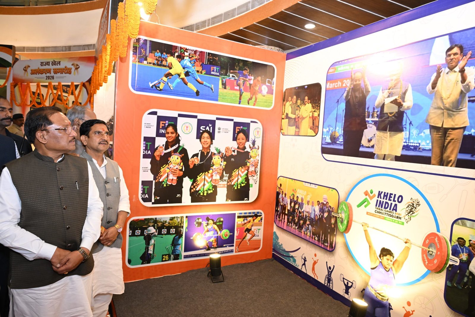 मुख्यमंत्री विष्णु देव साय ने खेलों पर आधारित फोटो प्रदर्शनी और कॉफी टेबल बुक ‘हमारे खिलाड़ी’ का किया विमोचन