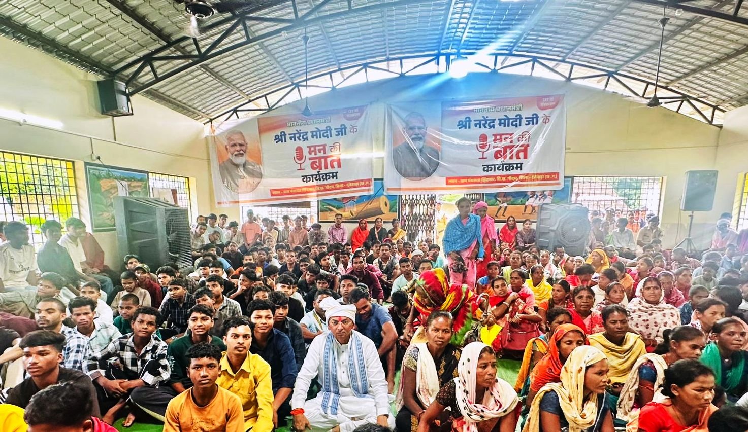 अब धमाकों की नहीं, रेडियो की गूंज, दूरस्थ वनांचल छिंदनार के लोगों ने सुनी प्रधानमंत्री के ‘मन की बात’