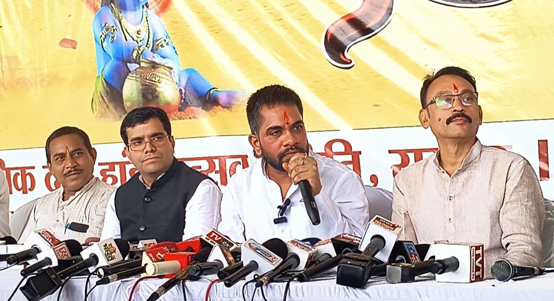 गुढ़ियारी में 15 लाख की दही हांडी के लिए मचेगी होड़, बी प्राक और लखबीर सिंह लक्खा बिखेरेंगे जलवा, भगवान श्रीकृष्ण की भक्ति में लीन होगा रायपुर