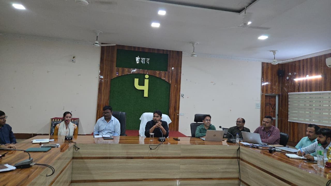 स्व सहायता समूह के सदस्यों को उद्यम ऋण से जोड़ने एवं उद्यम विस्तार पर दिया गया जोर’