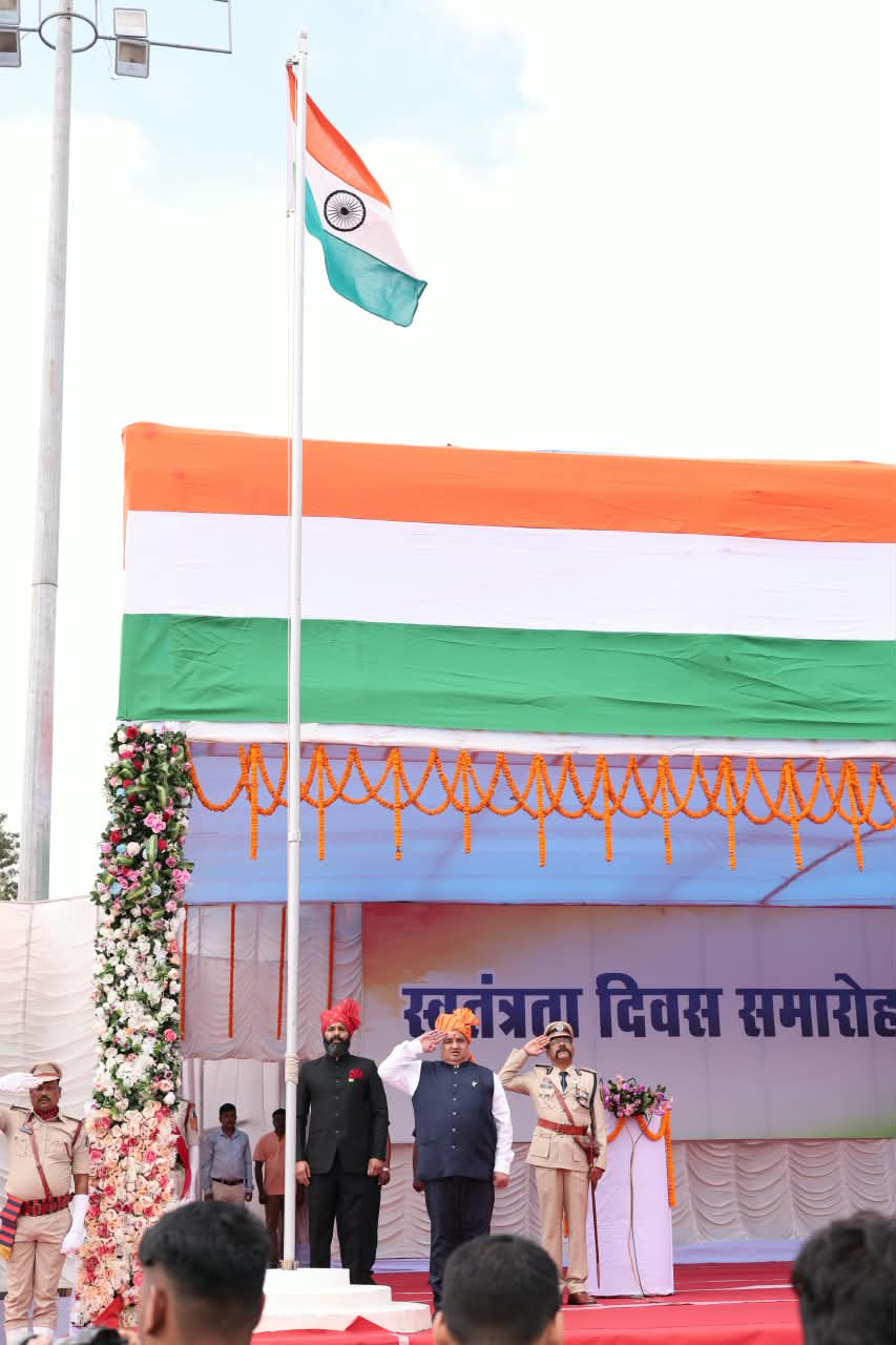 पर्यटन और संस्कृति मंत्री  राजेश अग्रवाल ने जशपुर रणजीता स्टेडियम में किया ध्वजारोहण