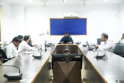 कलेक्टर  रोहित व्यास ने राजस्व कार्यों की समीक्षा की