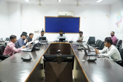 कलेक्टर  रोहित व्यास ने स्कूल शिक्षा विभाग की समीक्षा की