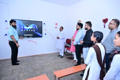 IDBI बैंक की सीएसआर से  जशपुर के 8 सरस्वती शिशु मंदिरों में स्मार्ट क्लास शुरू कलेक्टर ने किया शुभारंभ