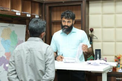 कलेक्टर  रोहित व्यास ने जनदर्शन में सुनी आमजन की समस्याएं समयबद्ध, त्वरित एवं गुणवत्तापूर्ण निराकरण सुनिश्चित करने के दिए निर्देश