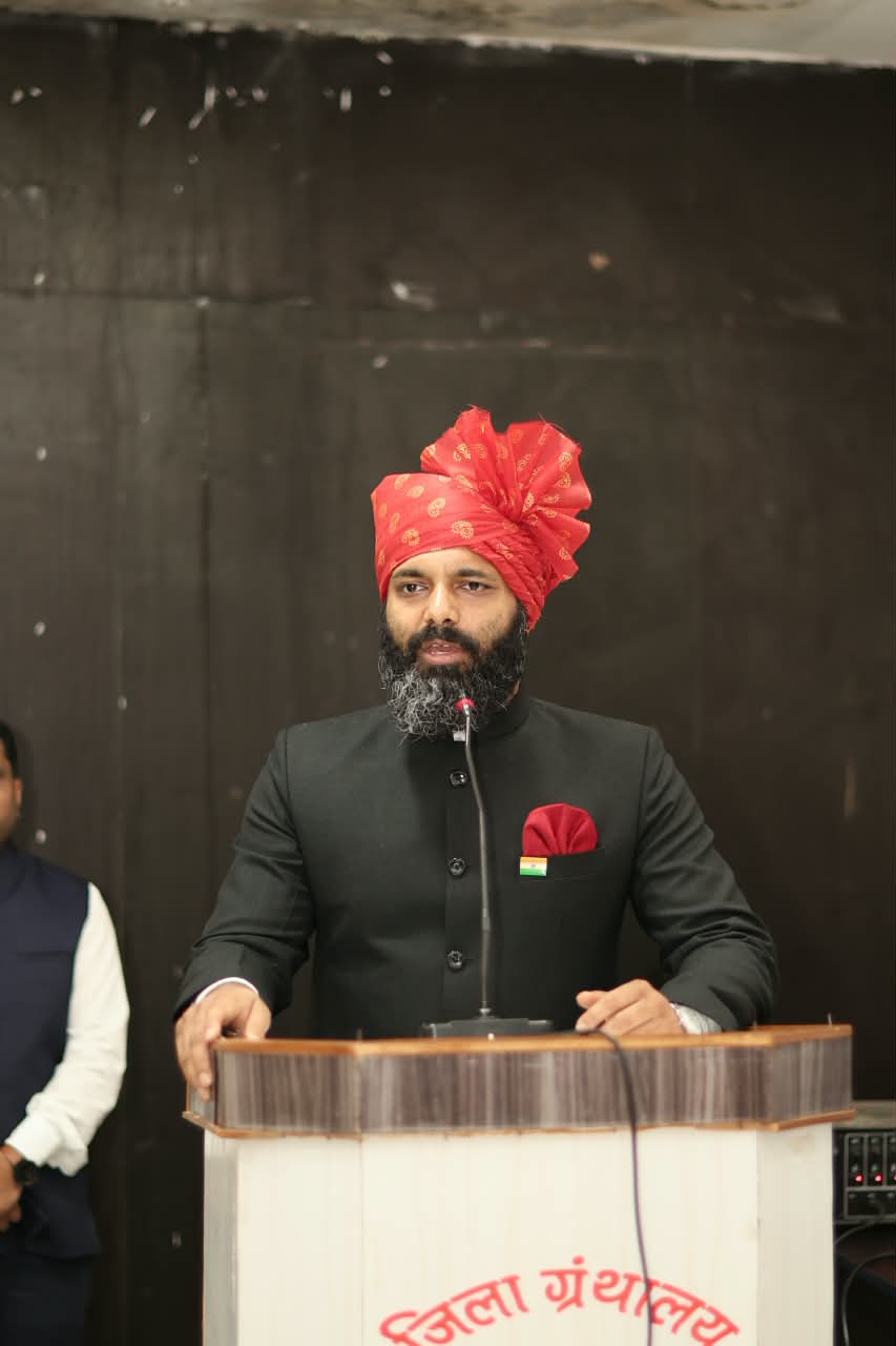 कलेक्ट्रेट परिसर में कलेक्टर  रोहित व्यास ने किया ध्वजारोहण स्वतंत्रता दिवस की दी शुभकामनाएं, स्वस्थ जीवनशैली अपनाने का दिया संदेश
